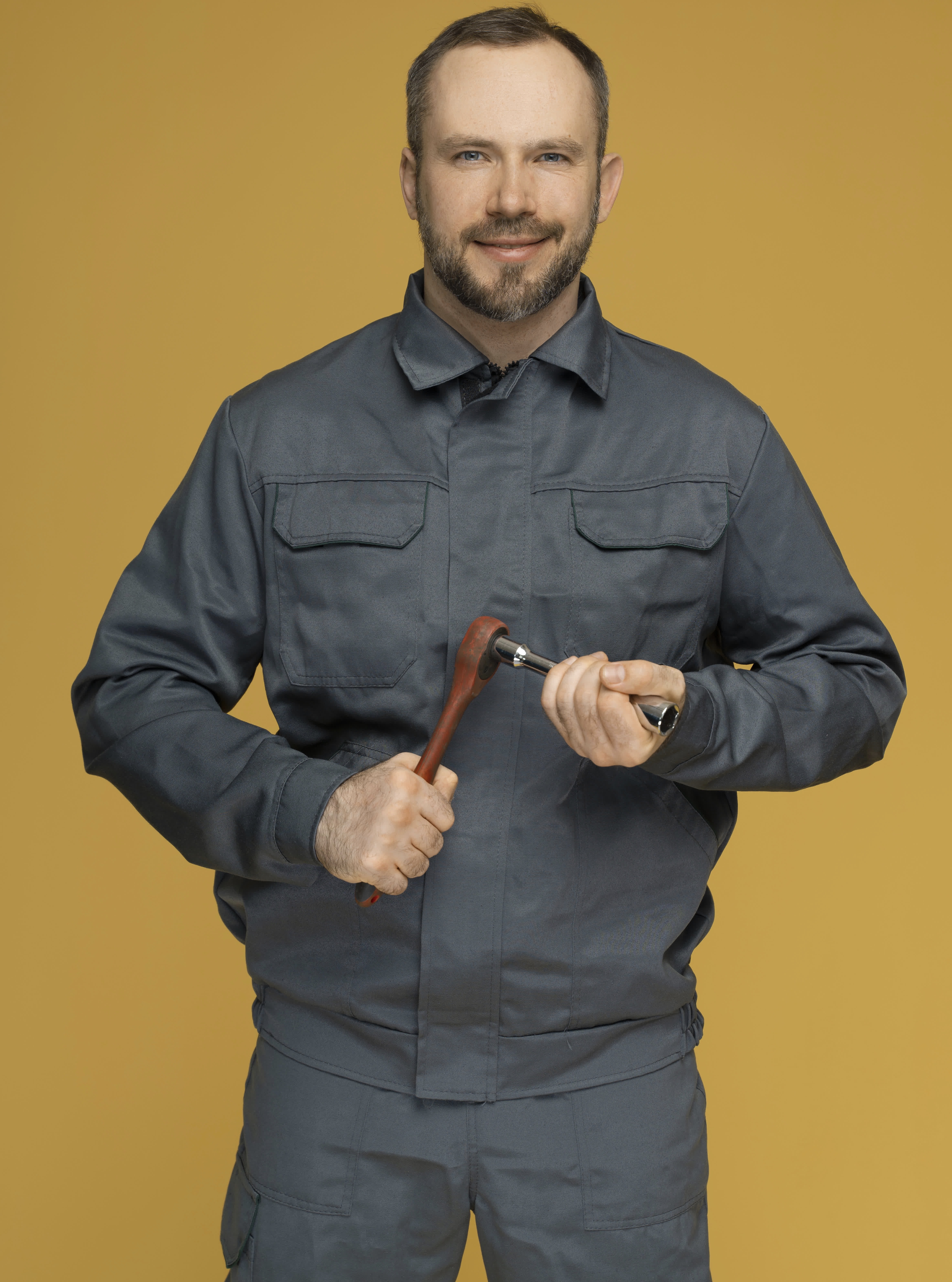 medium shot-man-posing-in-studio